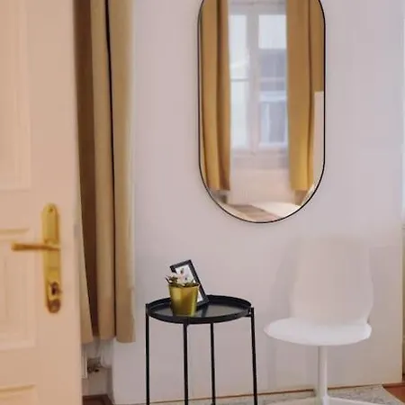 New! Mucha 3bdr Flat In Heart Of The Center Prague