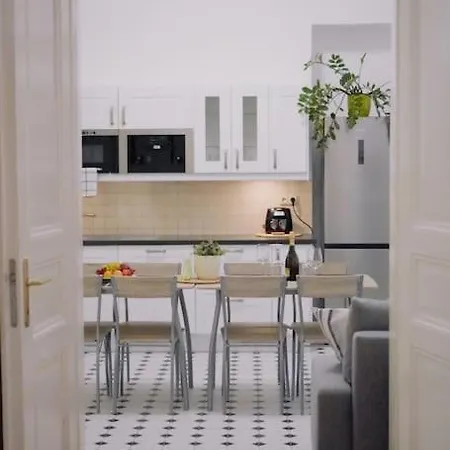 New! Mucha 3bdr Flat In Heart Of The Center Apartment *
