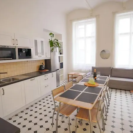 Apartment New! Mucha 3bdr Flat In Heart Of The Center Prague