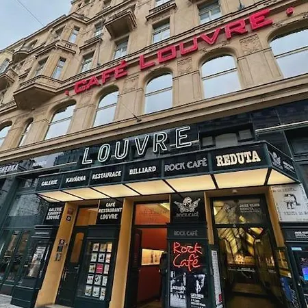New! Mucha 3bdr Flat In Heart Of The Center