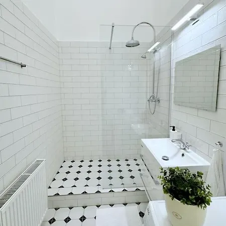 Apartment New! Mucha 3bdr Flat In Heart Of The Center Prague