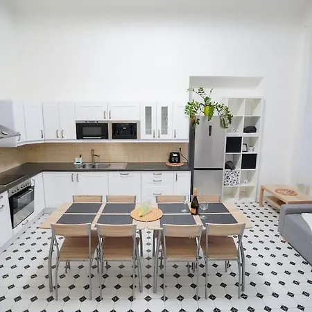 Apartment New! Mucha 3bdr Flat In Heart Of The Center