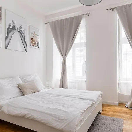 Stay2gether Beige Nest - Metro Florenc Apartment Prague