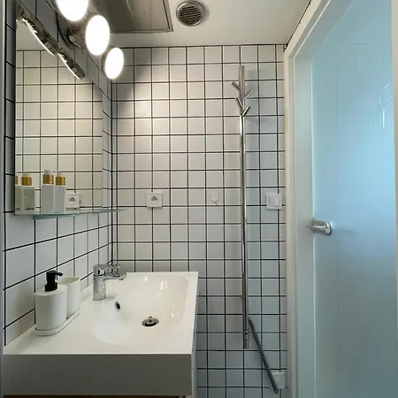 Urban Retreat I Modern Boho In Lovely Letna District - 10 Minutes From Old Town アパート *