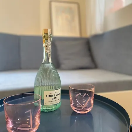 Urban Retreat I Modern Boho In Lovely Letna District - 10 Minutes From Old Town アパート プラハ
