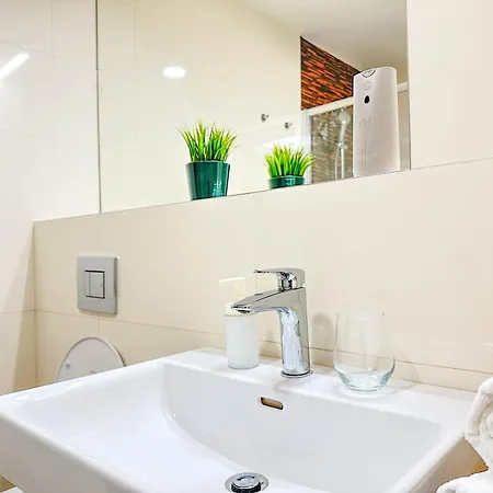 Cozy In 1 Next To Florenc Station Apartment *