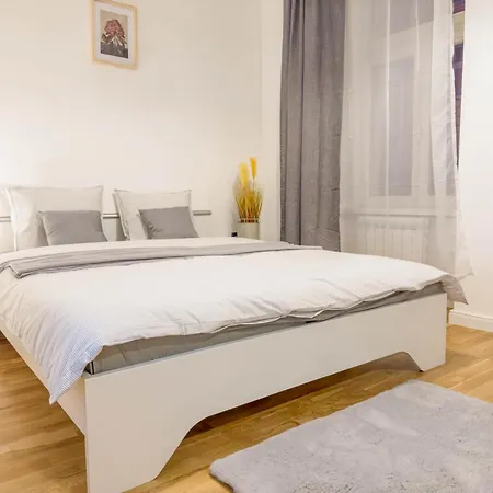 Cozy In 1 Next To Florenc Station Apartment
