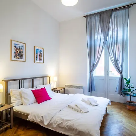 Royal Road Apartament Praga