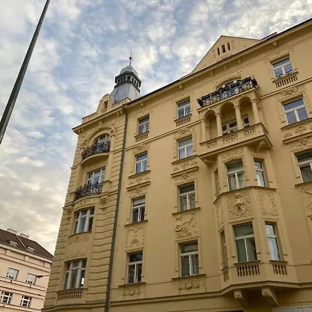 Bohemian Near The Center Apartment Prague