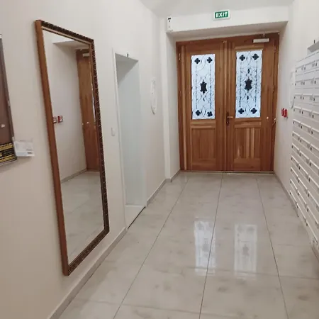 Center - Next To Florenc Apartment