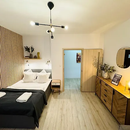 Nicelovely & Dlouha Apartment *