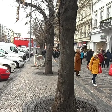 Apartment Room2-airb Next To Main Street Crowded Prague