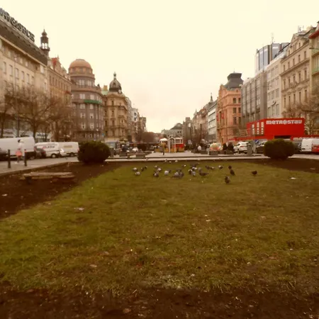 Apartment Room2-airb Next To Main Street Crowded Prague