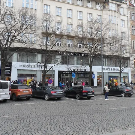 Room2-airb Next To Main Street Crowded Prague