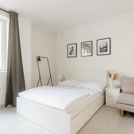 Cozy & New Peace Sq. Apartment *