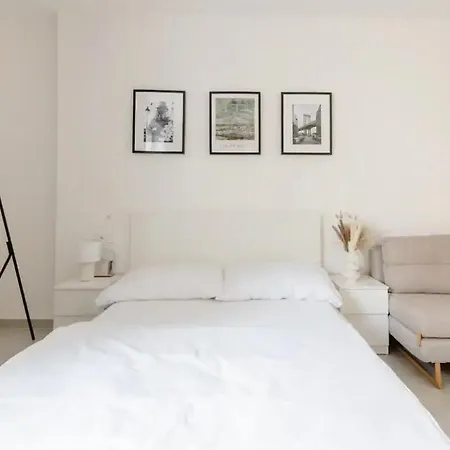 Cozy & New Peace Sq. Apartment Prague