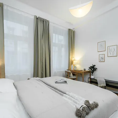 Cozy Wenceslas Square 700m Apartment, Apartment