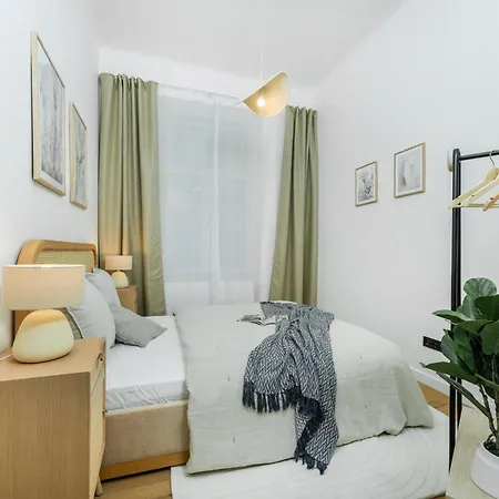 Cozy Wenceslas Square 700m Apartment, Prague