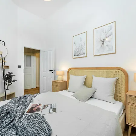Cozy Wenceslas Square 700m Apartment, Apartment *