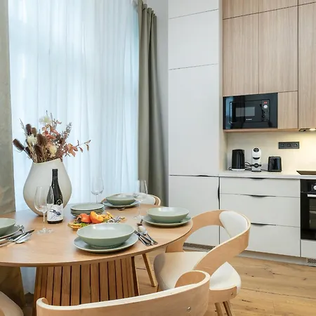 Cozy Wenceslas Square 700m Apartment, Apartment *