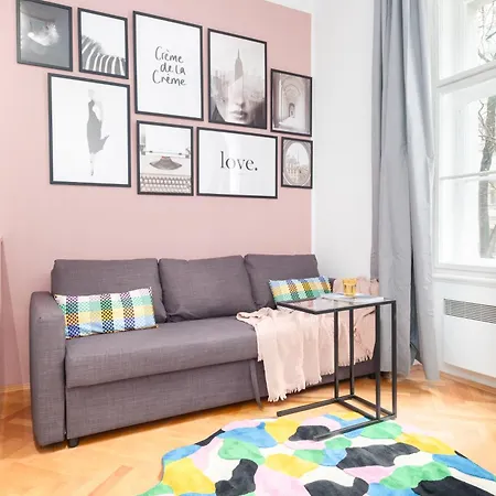 Days - Modern Apts - Fast Wifi - Netflix - 7 Min Wenceslas Sq Appartamento