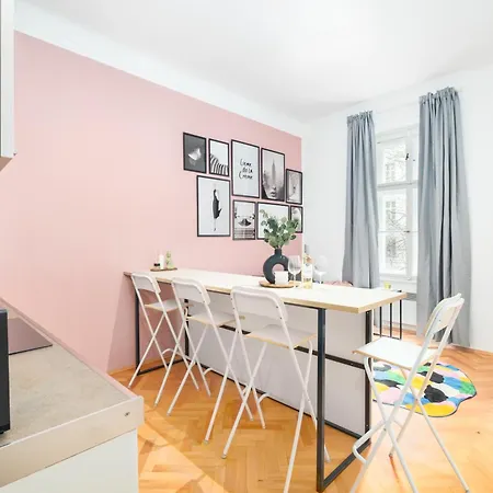 Days - Modern Apts - Fast Wifi - Netflix - 7 Min Wenceslas Sq *