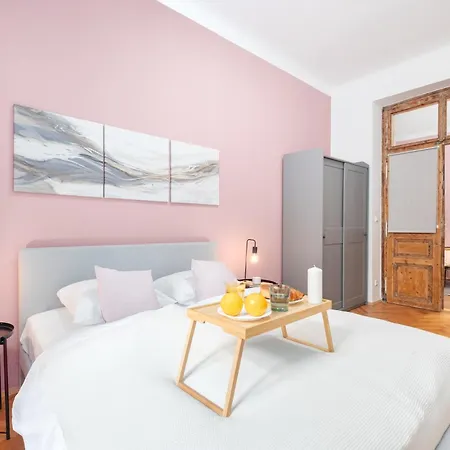 Appartamento Days - Modern Apts - Fast Wifi - Netflix - 7 Min Wenceslas Sq