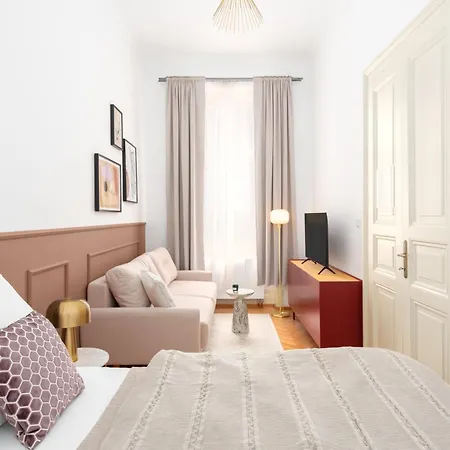 Stru House By Days - Luxurious Next To National Theatre Apartment