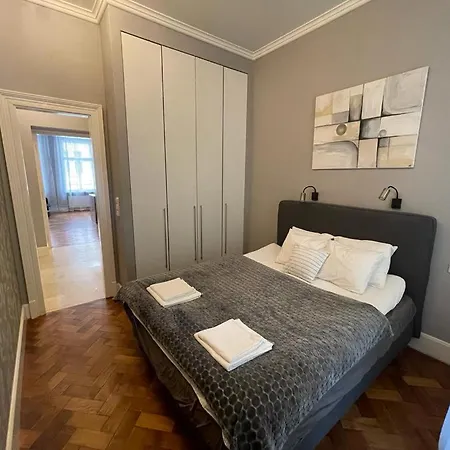 Holec Apartment *
