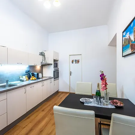 Wenceslas Square 2 Bedroom