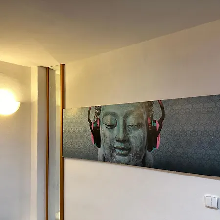 Buddha's Clubhouse - Relax With Free Parking And Breakfast Praag