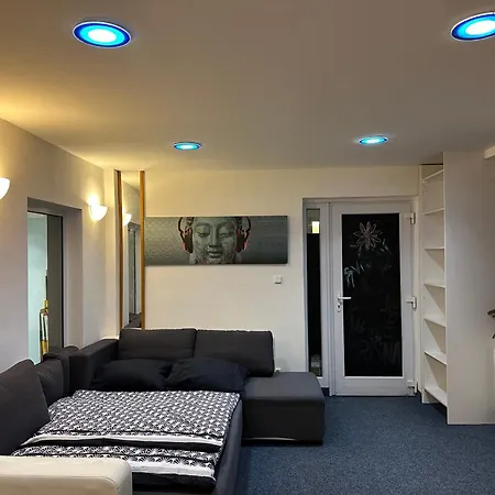 Buddha's Clubhouse - Relax With Free Parking And Breakfast Bed & Breakfast
