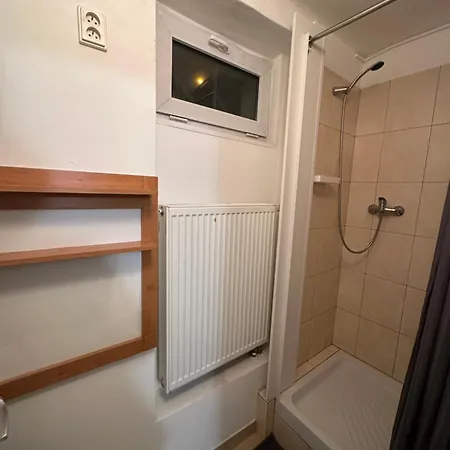 Bed & Breakfast Buddha's Clubhouse - Relax With Free Parking And Breakfast Praag