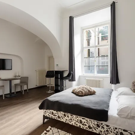 Aparthotel Old Town Square By Emblem 5*
