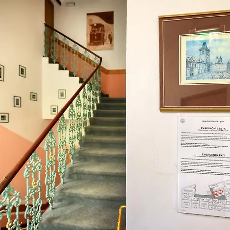 Golden Garni Hotel 3*