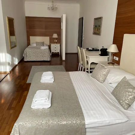 Little King U Malvaze Hotel