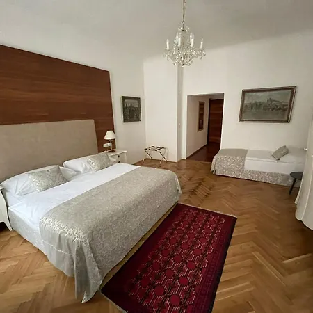 Hotel Little King U Malvaze