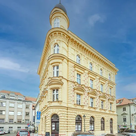 Отель U 3 Pstrosu 4*