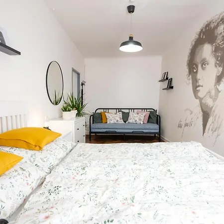 Hostel White Wolf House &