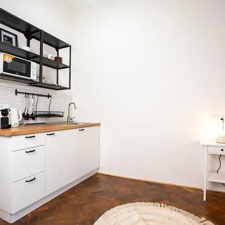 White Wolf House & Hostel Praga