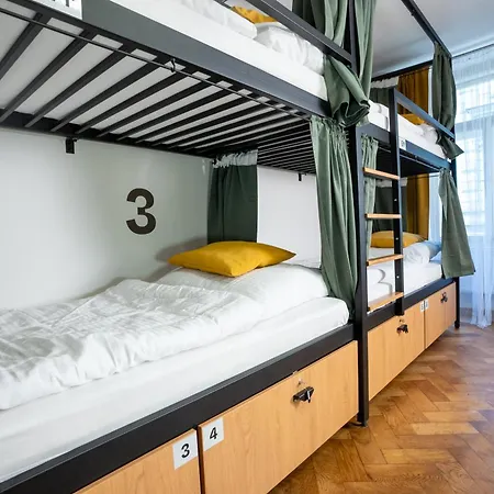 Hostel White Wolf House & Praga