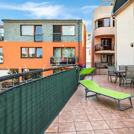 Spacious With Huge Balcony! Prague