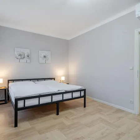 Palace Petrarca Apartamento Praga