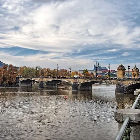 Riverside Apartment Prague