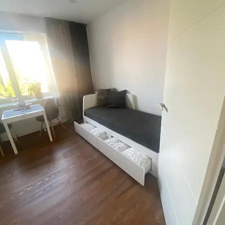 2+kk, 50 M2 V Klidne Lokalite. 10 Min Od Centra Prahy.
