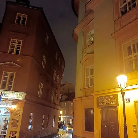 Lovely And Free Parking Homestay