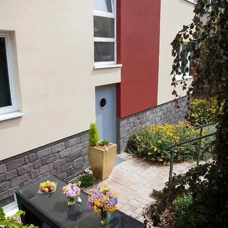 2+kk, 50 M2 V Klidne Lokalite. 10 Min Od Centra Prahy.