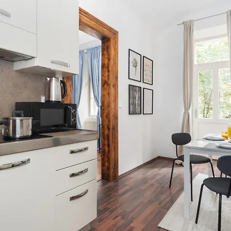 Days - Modern Apts - Fast Wifi - Netflix - 7 Min Wenceslas Sq