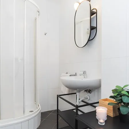 Days - Modern Apts - Fast Wifi - Netflix - 7 Min Wenceslas Sq *