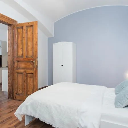 Days - Modern Apts - Fast Wifi - Netflix - 7 Min Wenceslas Sq
